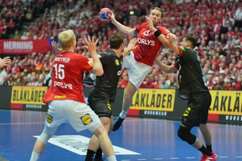 الدنمارك تقتنص فوزا مثيرا من ألمانيا ببطولة العالم لكرة اليد